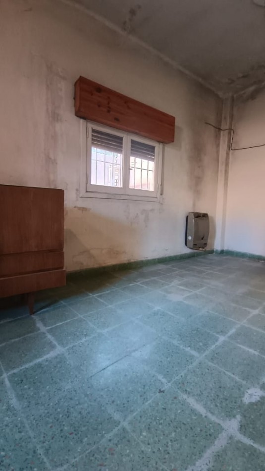 VENTA GRAN OPORTUNIDAD "CASA DE 4 AMB CON PATIO Y GARAGE"