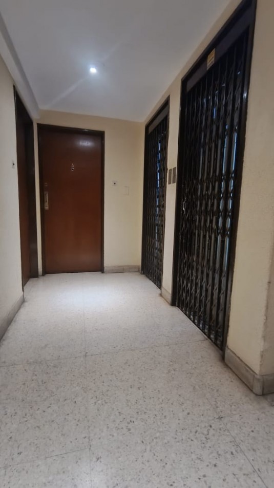 VENTA DEPARTAMENTO DE 2 AMBIENTES C/DEPENDENCIA - AL FRENTE A 1 CUADRA DEL MAR