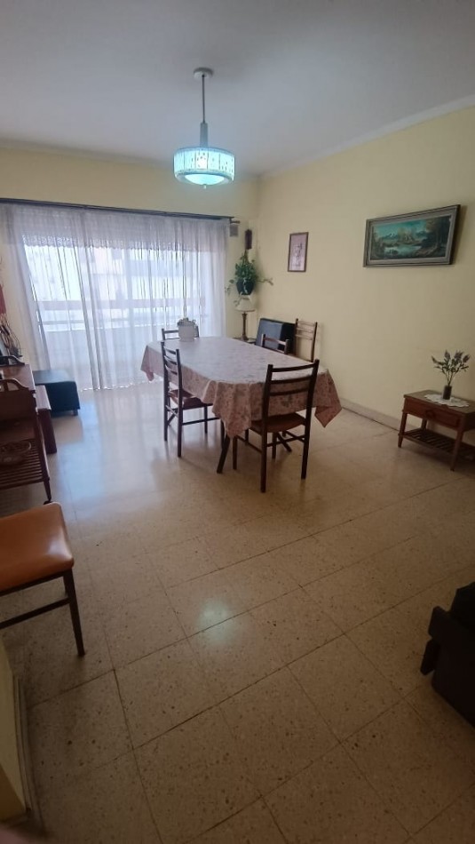 VENTA DEPARTAMENTO DE 2 AMBIENTES C/DEPENDENCIA - AL FRENTE A 1 CUADRA DEL MAR