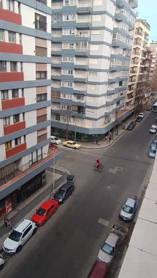 VENTA DEPARTAMENTO DE 2 AMBIENTES C/DEPENDENCIA - AL FRENTE A 1 CUADRA DEL MAR