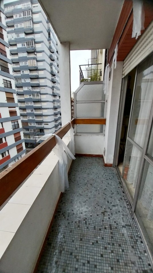 VENTA DEPARTAMENTO DE 2 AMBIENTES C/DEPENDENCIA - AL FRENTE A 1 CUADRA DEL MAR