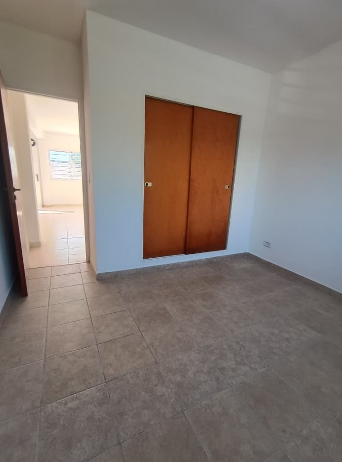 ALQUILER: 2 AMB A 20 mts DE AV. MITRE Y A 2 CUADRAS DE LA ESTACION SARANDI