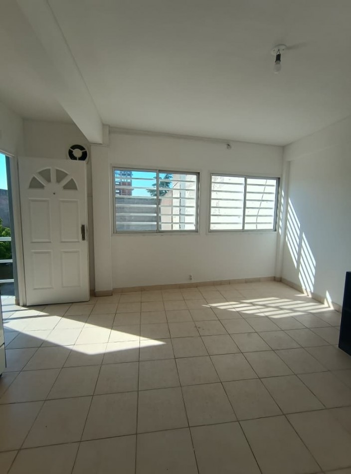 ALQUILER: 2 AMB A 20 mts DE AV. MITRE Y A 2 CUADRAS DE LA ESTACION SARANDI