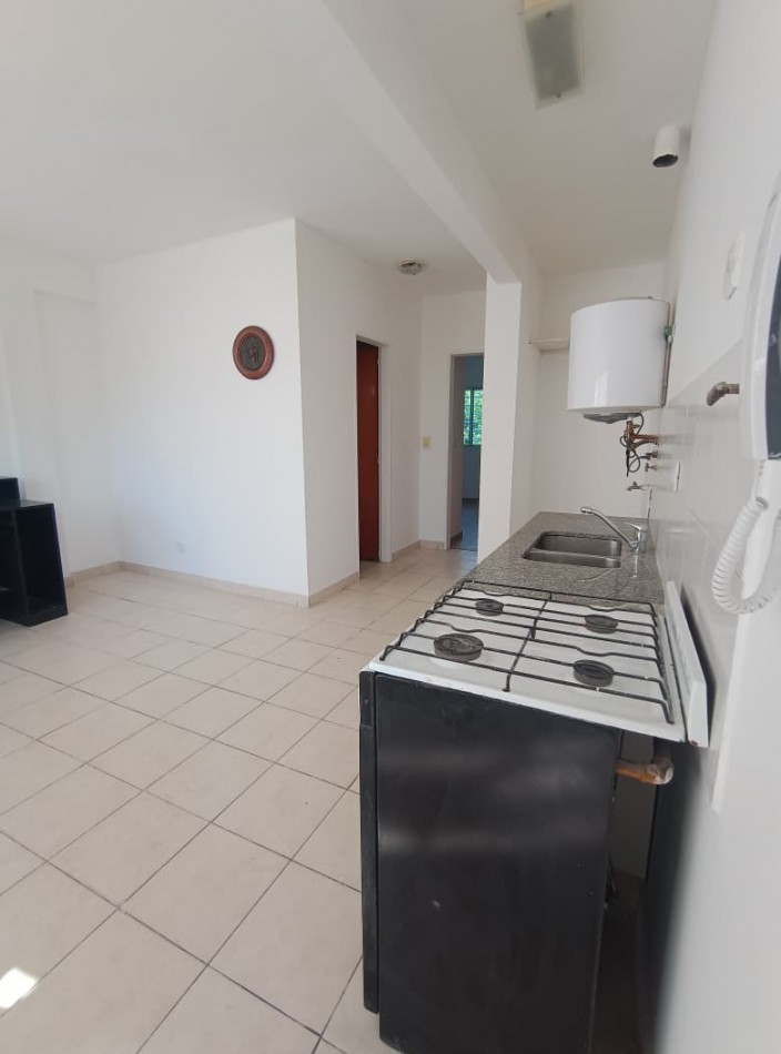 ALQUILER: 2 AMB A 20 mts DE AV. MITRE Y A 2 CUADRAS DE LA ESTACION SARANDI