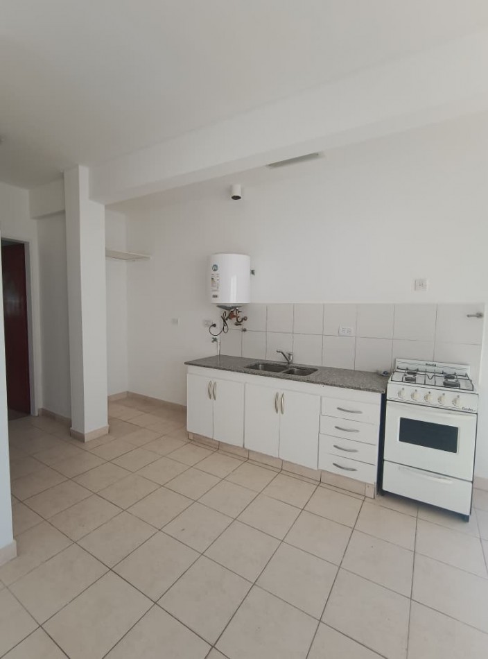 ALQUILER: 2 AMB A 20 mts DE AV. MITRE Y A 2 CUADRAS DE LA ESTACION SARANDI