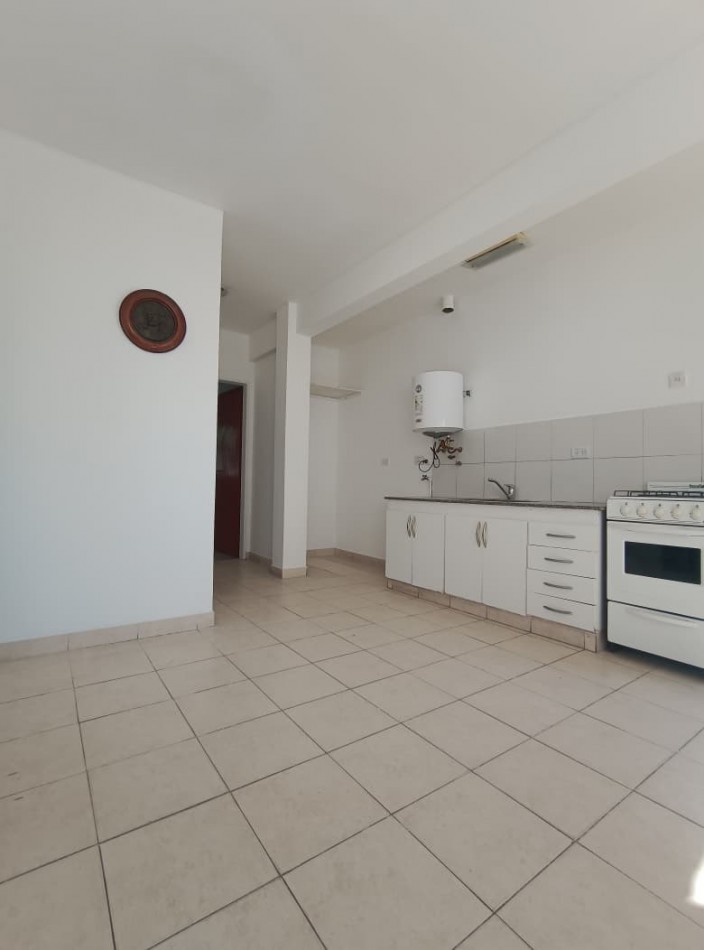 ALQUILER: 2 AMB A 20 mts DE AV. MITRE Y A 2 CUADRAS DE LA ESTACION SARANDI