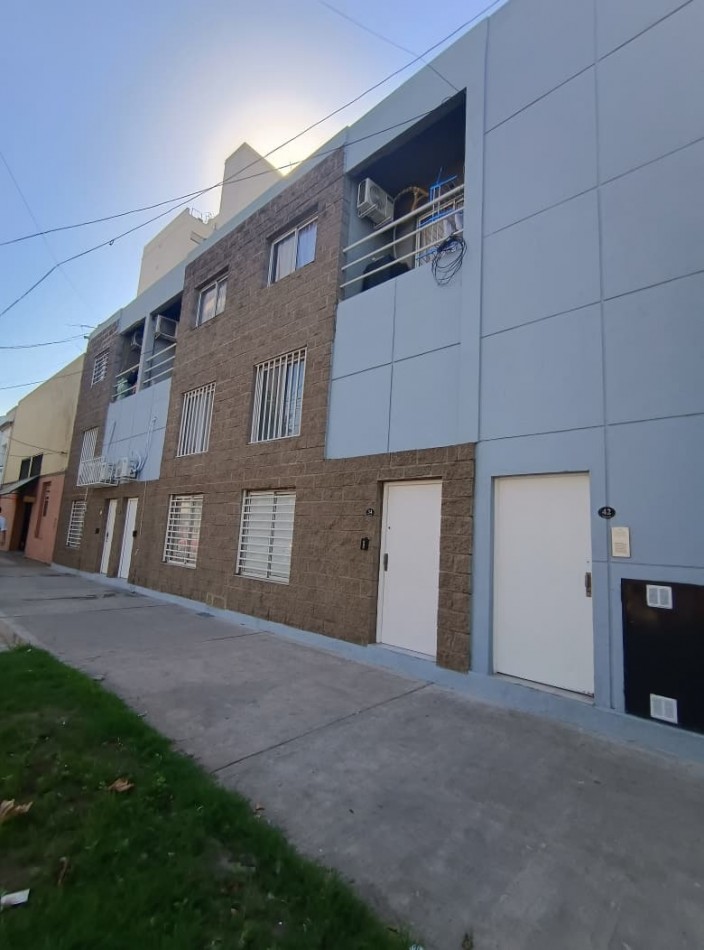 ALQUILER: 2 AMB A 20 mts DE AV. MITRE Y A 2 CUADRAS DE LA ESTACION SARANDI