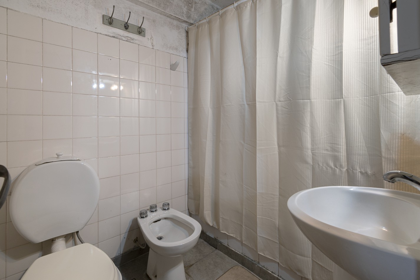 ALQUILER: Departamento de 4 amb de 77mts2 a metros de la estacion de Wilde