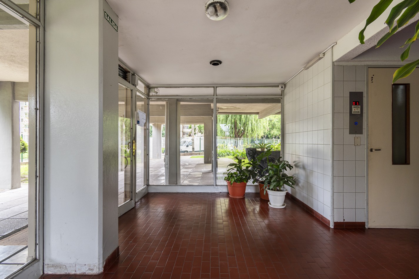 ALQUILER: Departamento de 4 amb de 77mts2 a metros de la estacion de Wilde