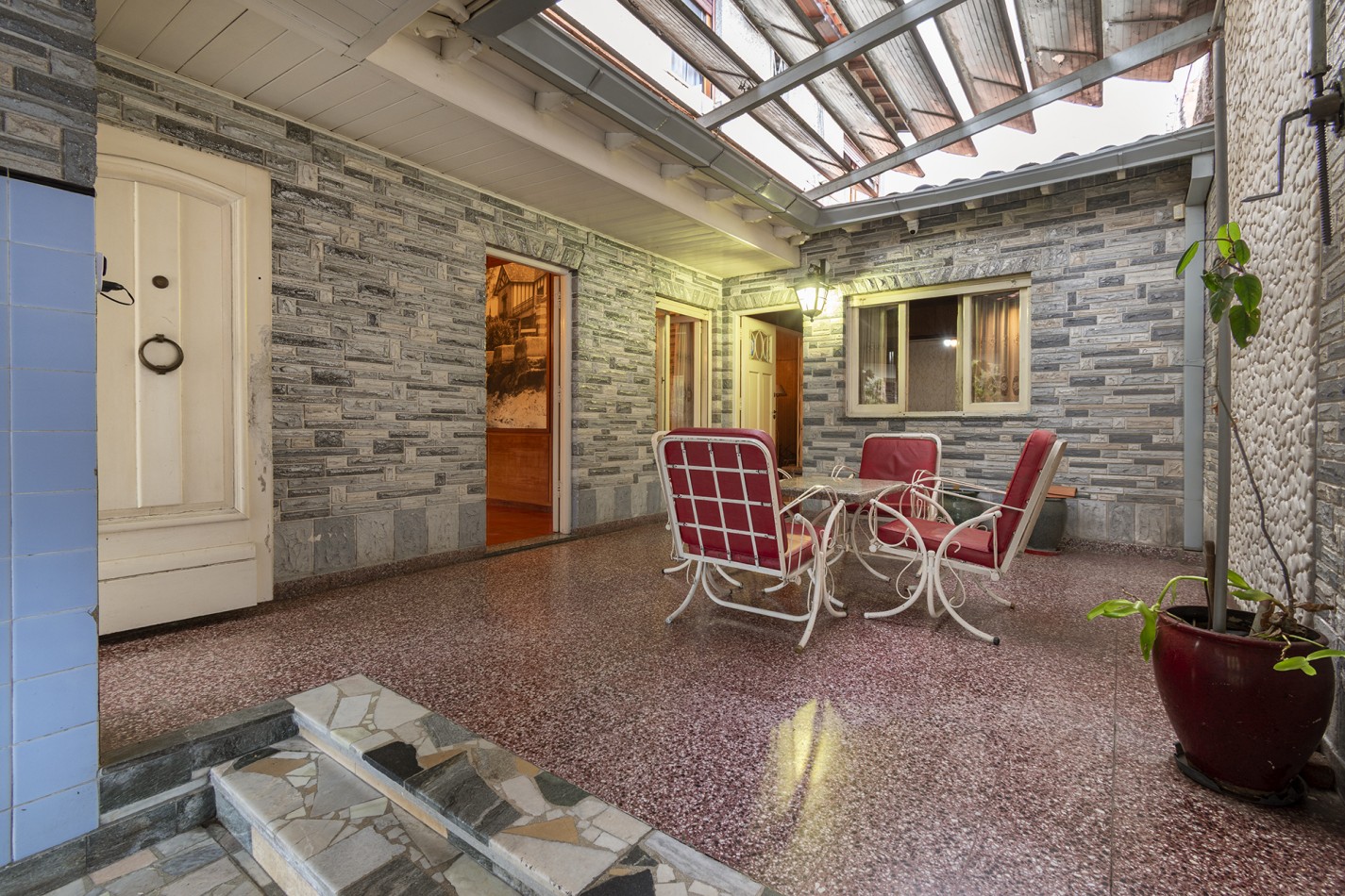 VENTA: Hermoso Chalet de 5 ambientes con Patio-Terraza- Cochera