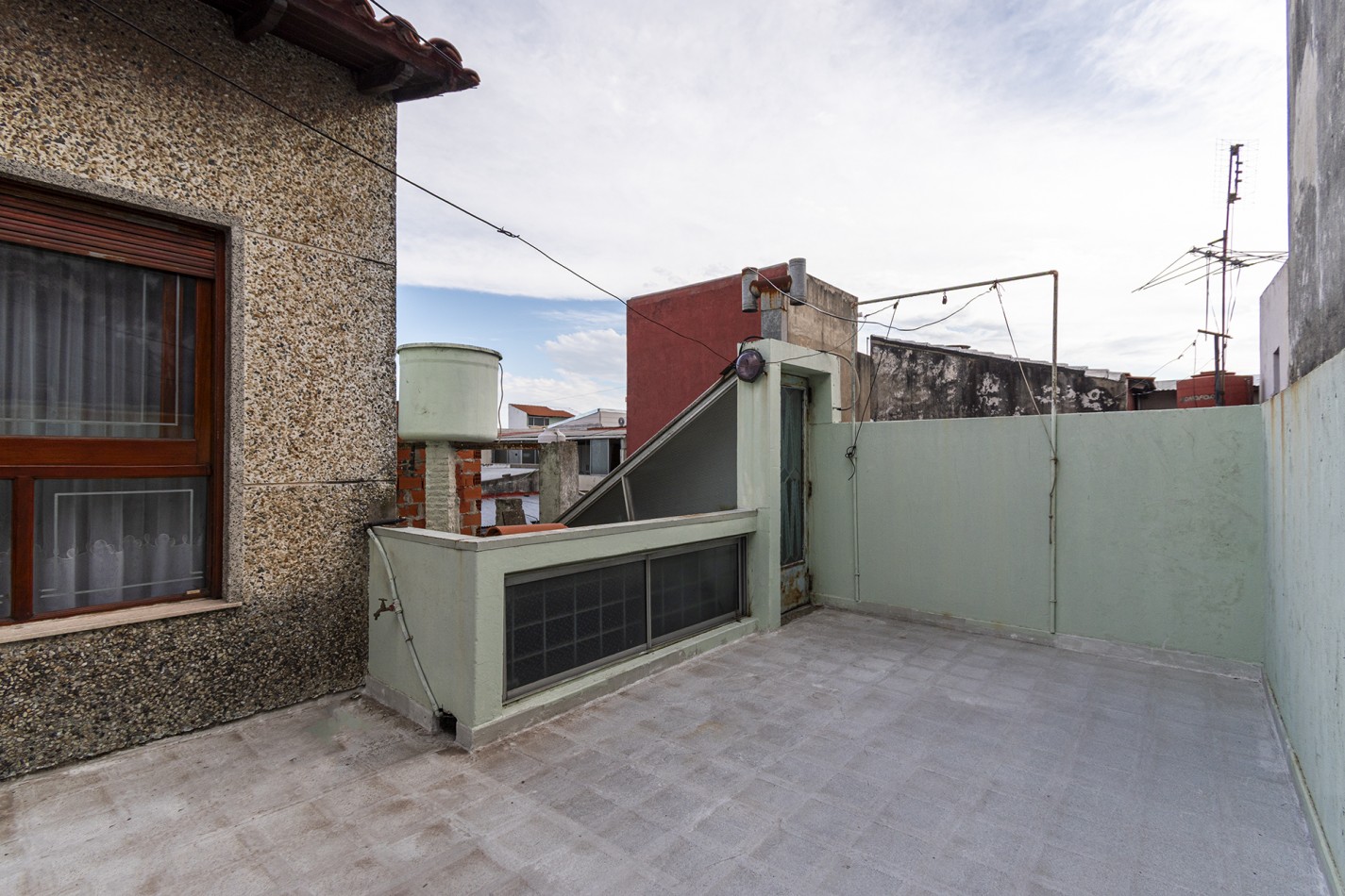 VENTA: Hermoso Chalet de 5 ambientes con Patio-Terraza- Cochera