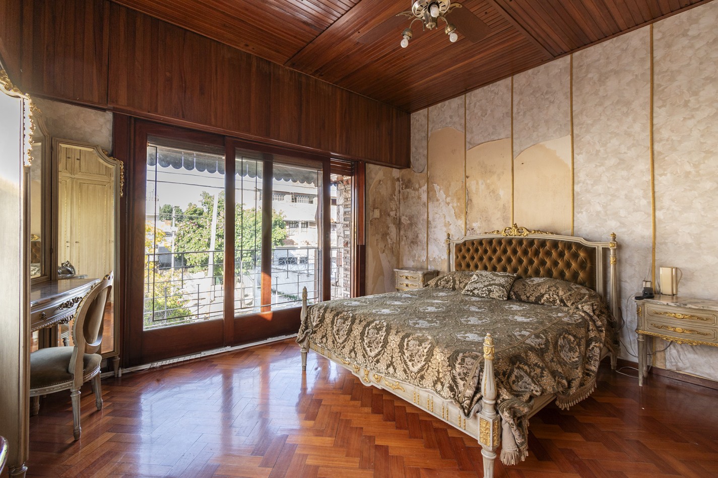 VENTA: Hermoso Chalet de 5 ambientes con Patio-Terraza- Cochera