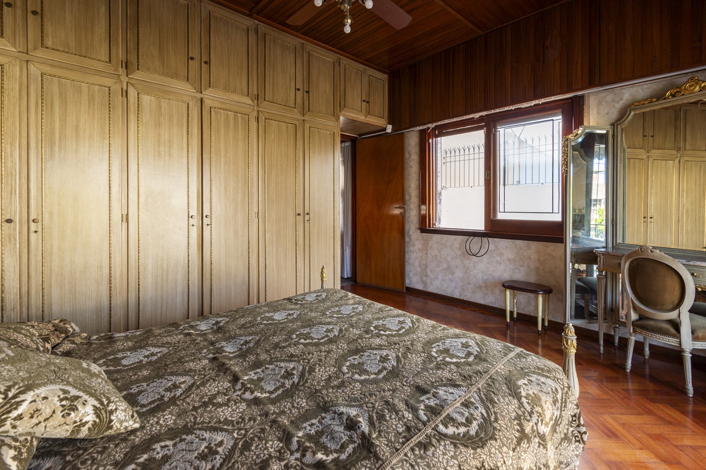 VENTA: Hermoso Chalet de 5 ambientes con Patio-Terraza- Cochera