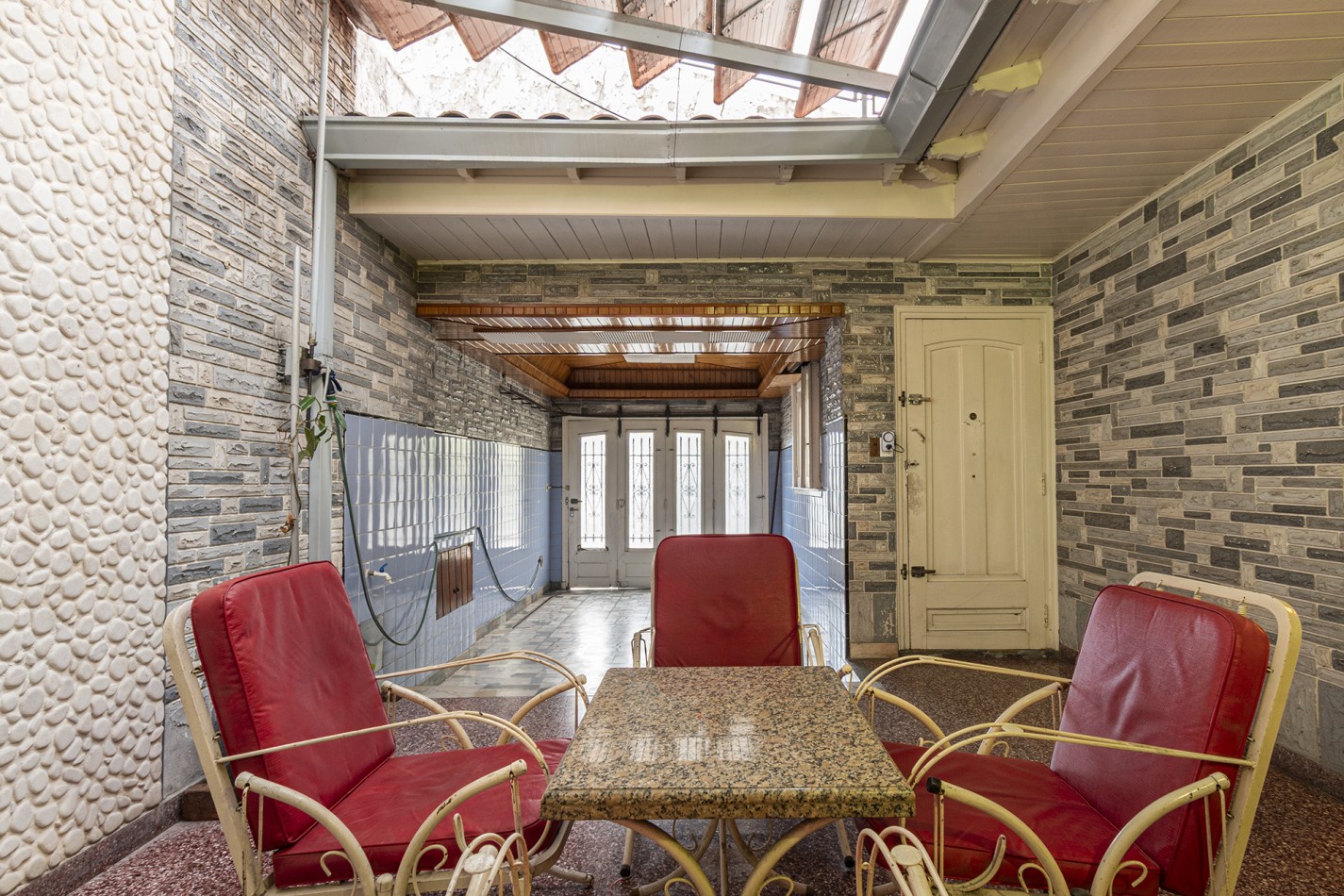 VENTA: Hermoso Chalet de 5 ambientes con Patio-Terraza- Cochera