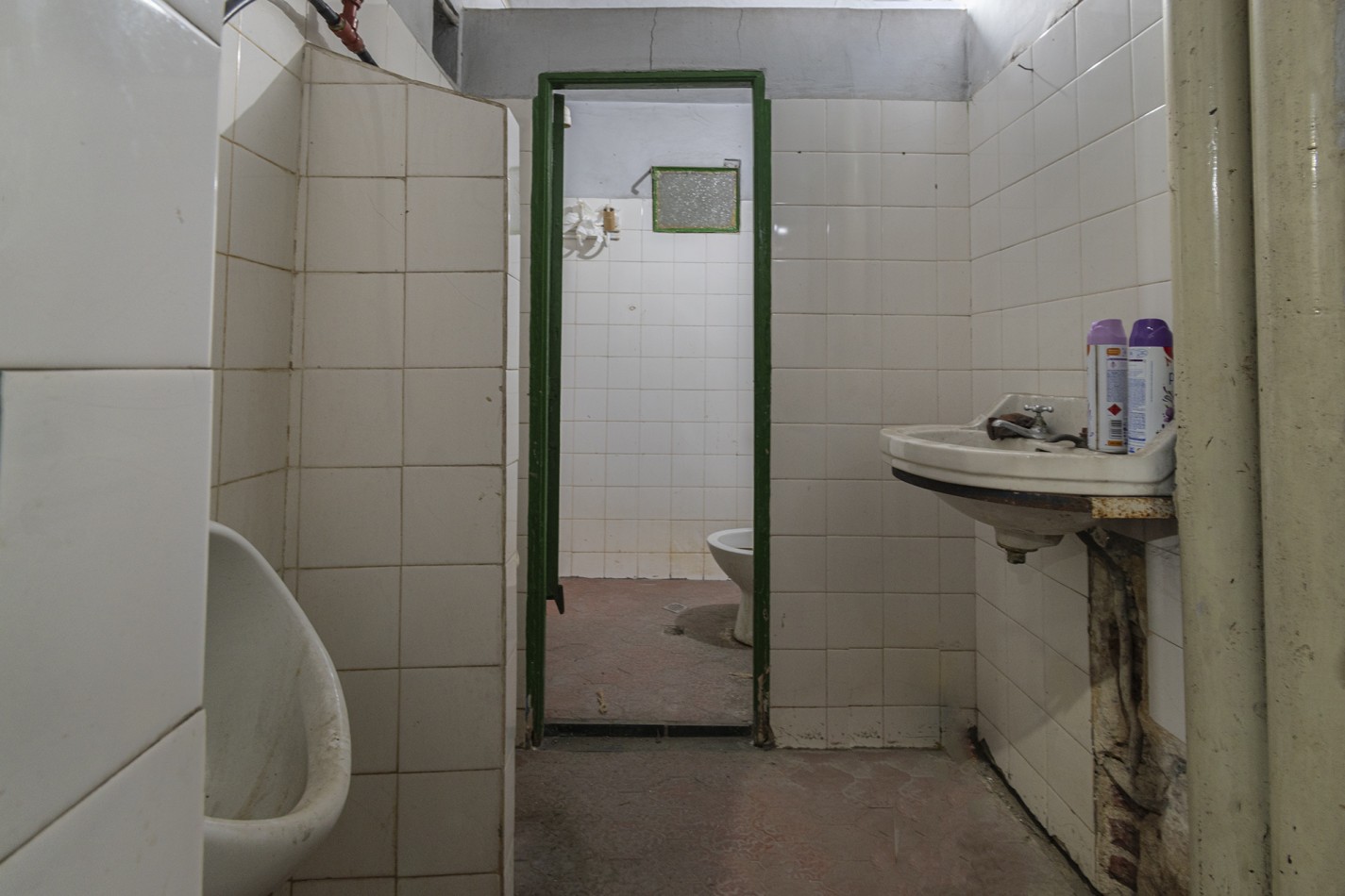 VENTA: Deposito c/oficina y Local -De la Serna al 100- Zona estrategica a 100mts de Av Hipolito Yrigoyen 