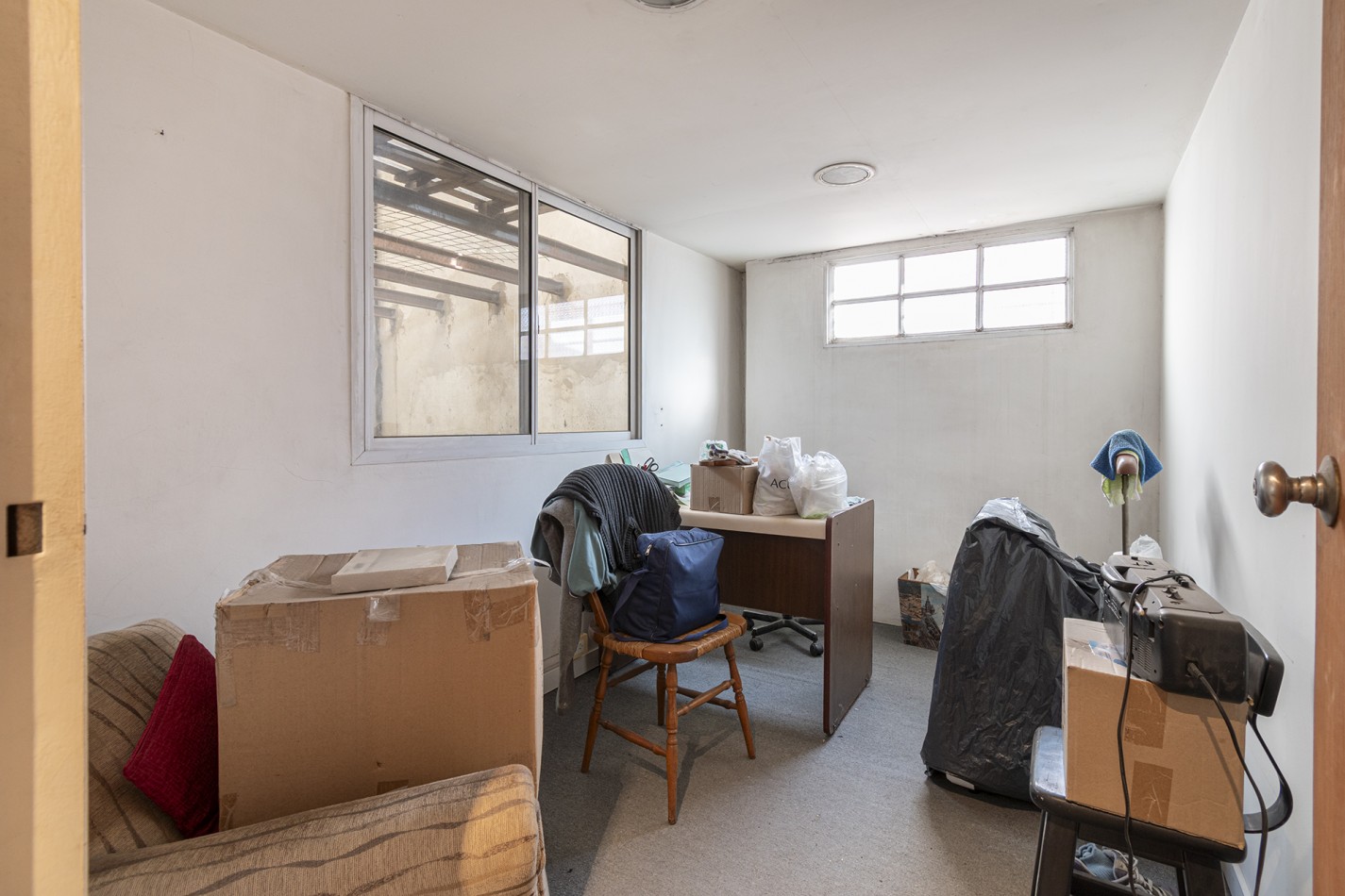 VENTA: Deposito c/oficina y Local -De la Serna al 100- Zona estrategica a 100mts de Av Hipolito Yrigoyen 