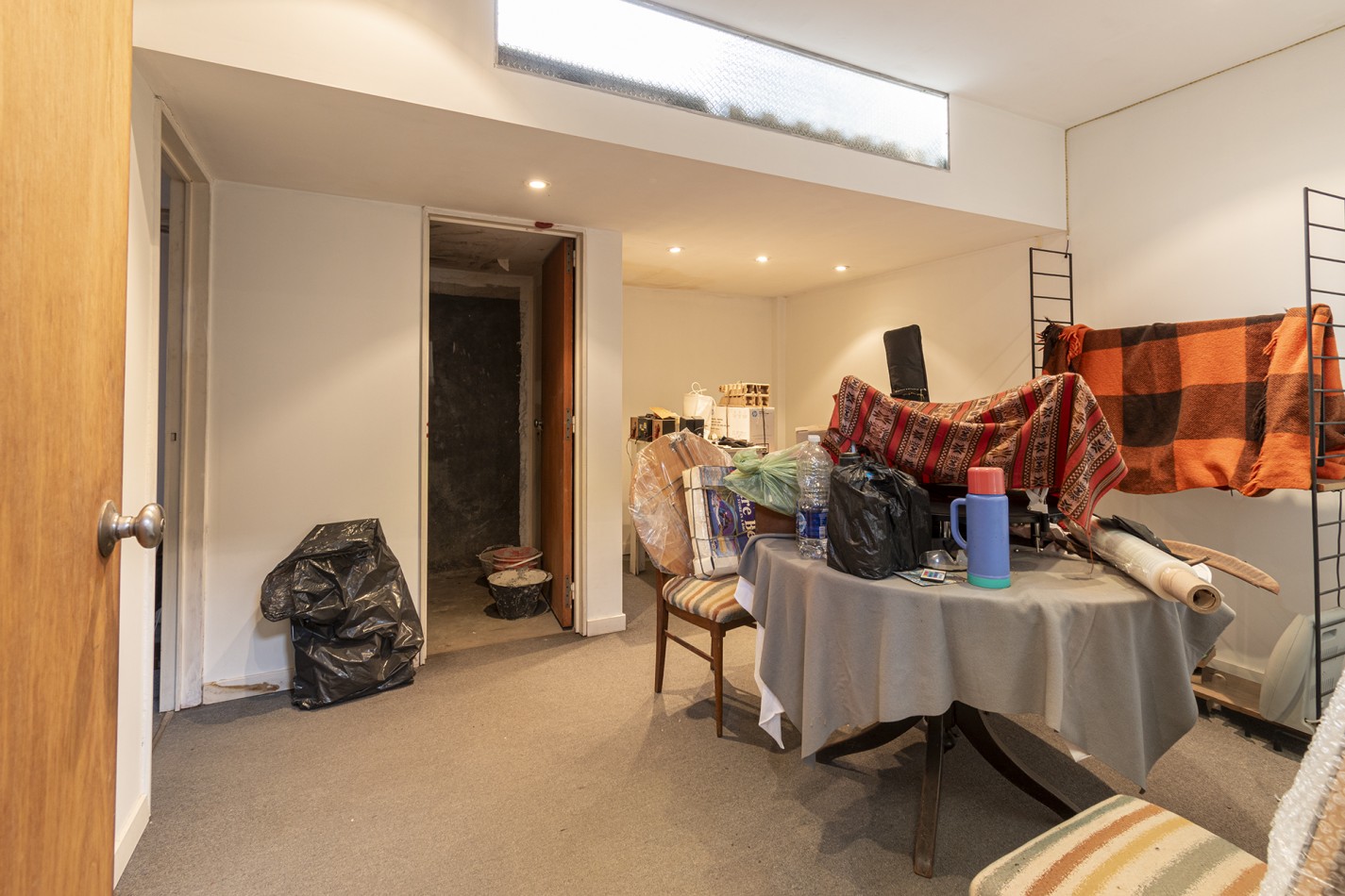 VENTA: Deposito c/oficina y Local -De la Serna al 100- Zona estrategica a 100mts de Av Hipolito Yrigoyen 