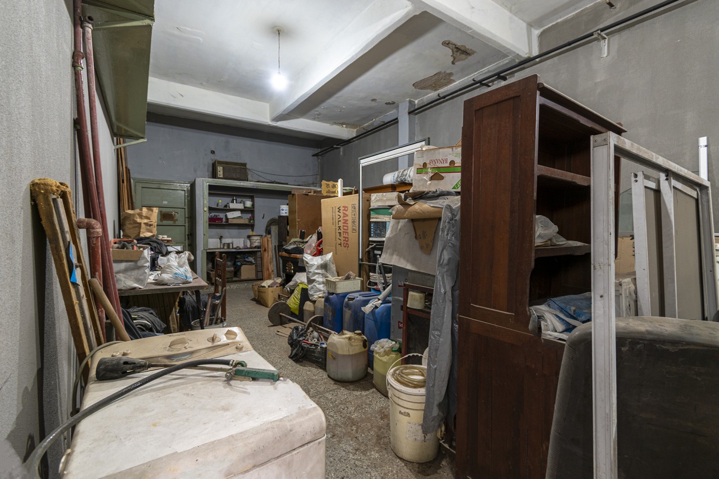 VENTA: Deposito c/oficina y Local -De la Serna al 100- Zona estrategica a 100mts de Av Hipolito Yrigoyen 