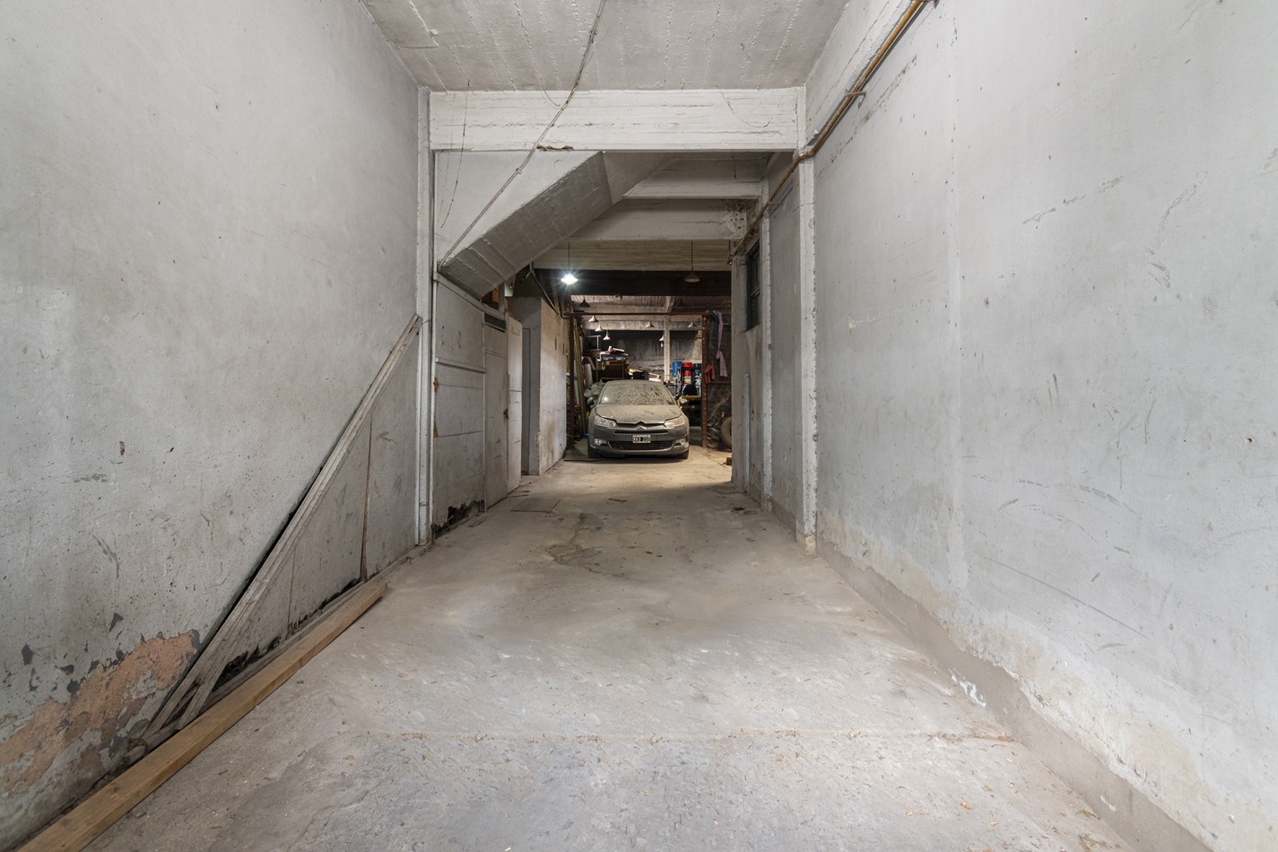 VENTA: Deposito c/oficina y Local -De la Serna al 100- Zona estrategica a 100mts de Av Hipolito Yrigoyen 