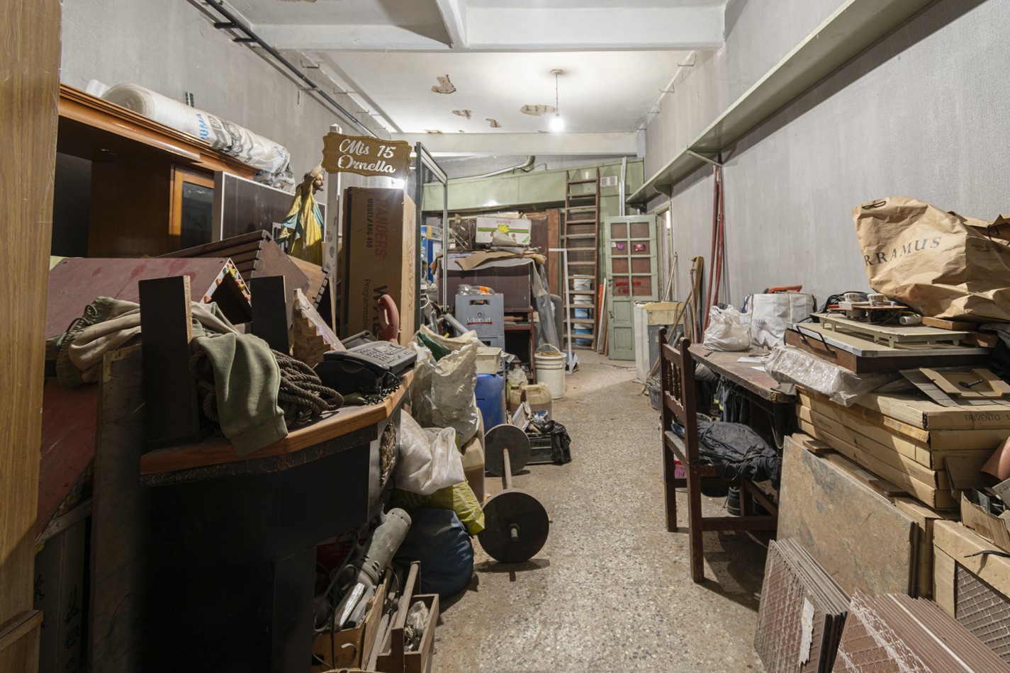 VENTA: Deposito c/oficina y Local -De la Serna al 100- Zona estrategica a 100mts de Av Hipolito Yrigoyen 