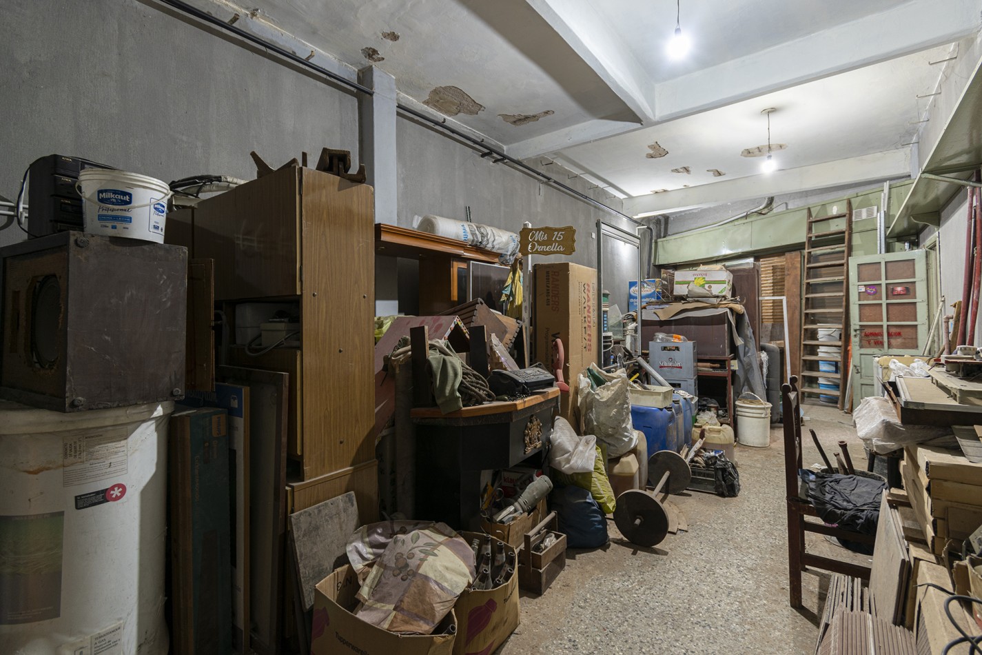 VENTA: Deposito c/oficina y Local -De la Serna al 100- Zona estrategica a 100mts de Av Hipolito Yrigoyen 