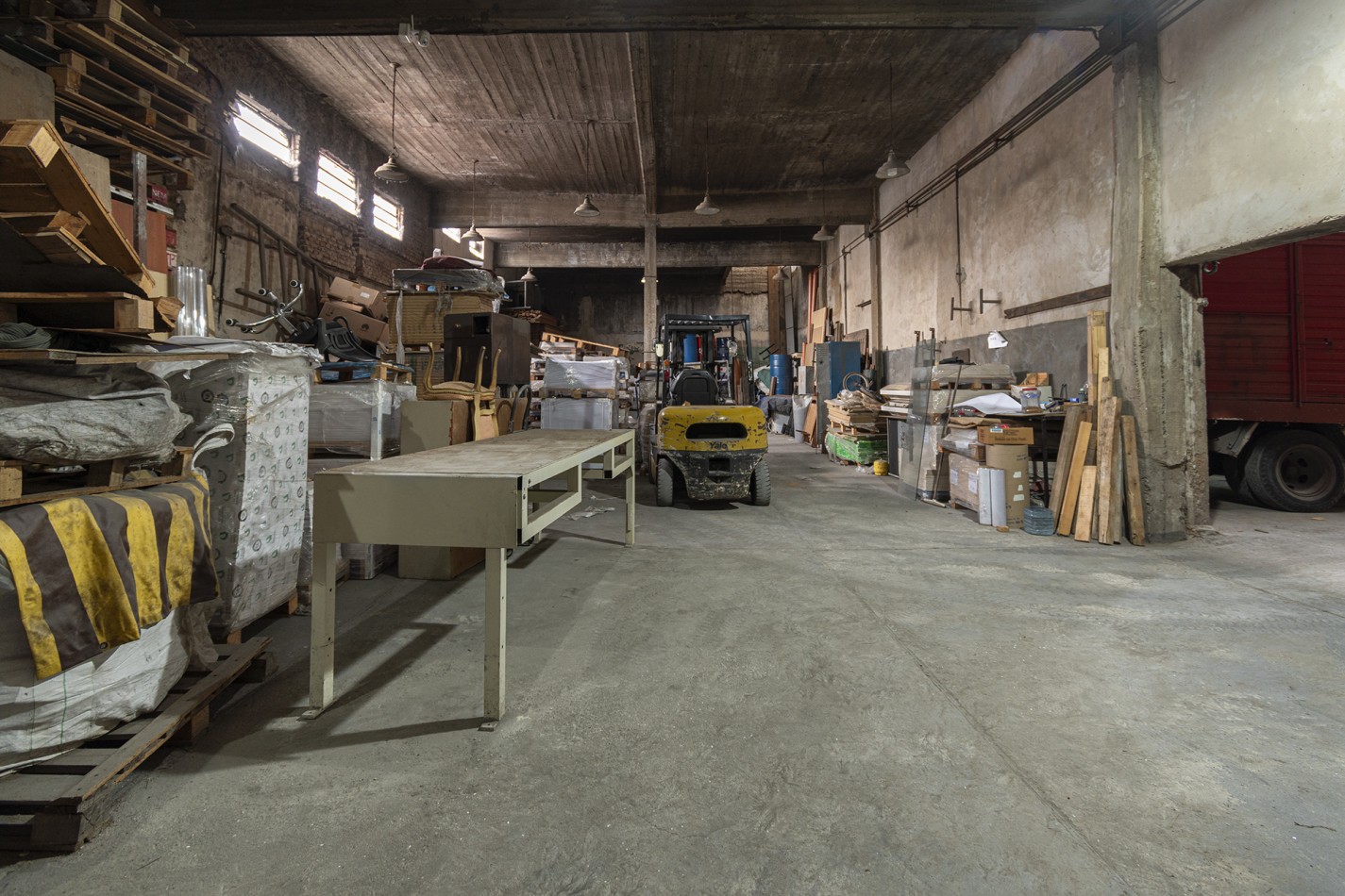 VENTA: Deposito c/oficina y Local -De la Serna al 100- Zona estrategica a 100mts de Av Hipolito Yrigoyen 