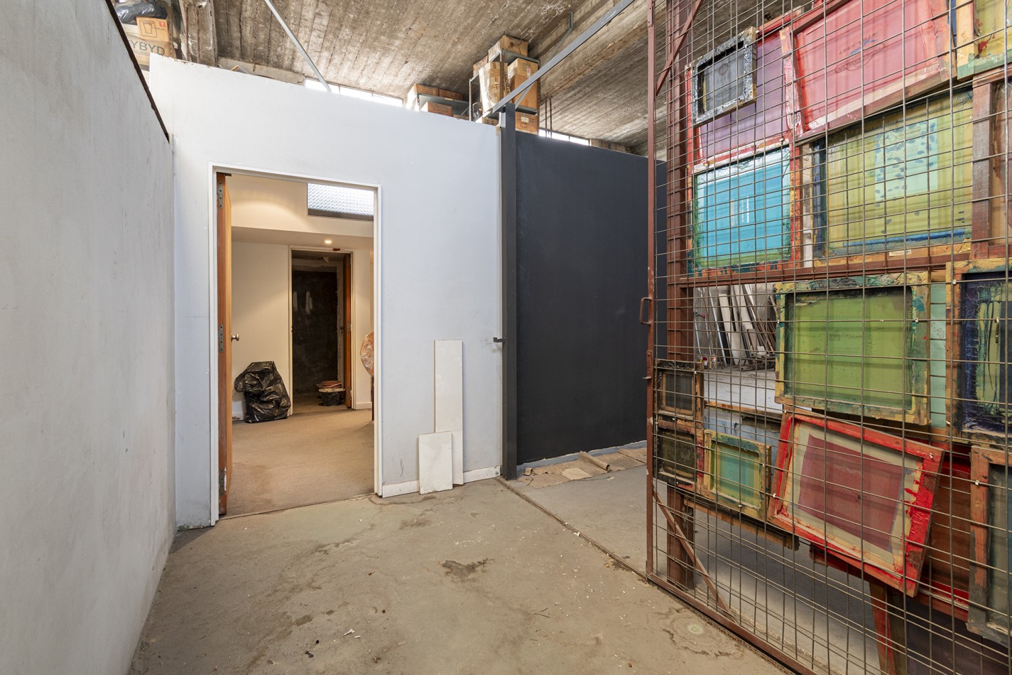 VENTA: Deposito c/oficina y Local -De la Serna al 100- Zona estrategica a 100mts de Av Hipolito Yrigoyen 