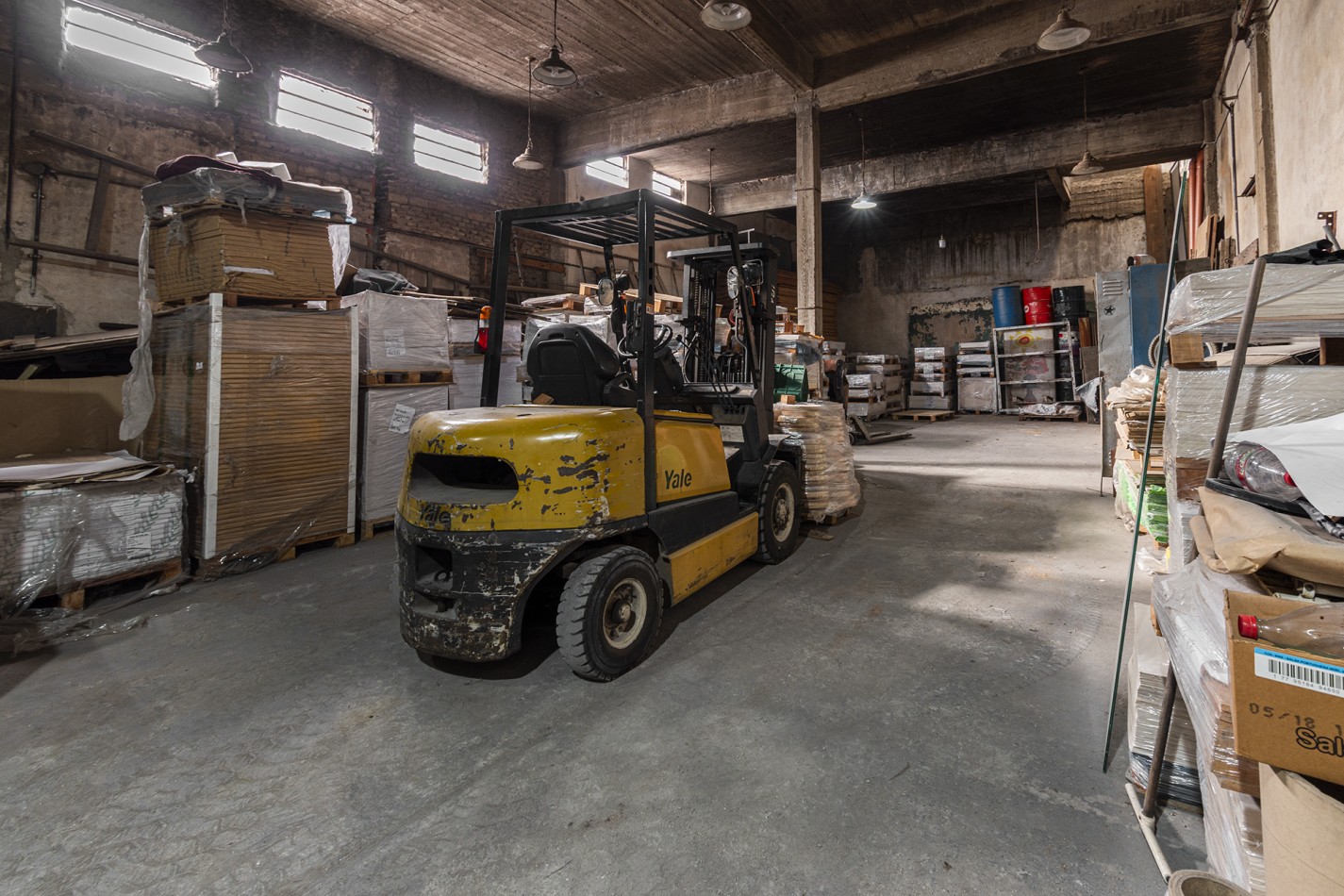 VENTA: Deposito c/oficina y Local -De la Serna al 100- Zona estrategica a 100mts de Av Hipolito Yrigoyen 