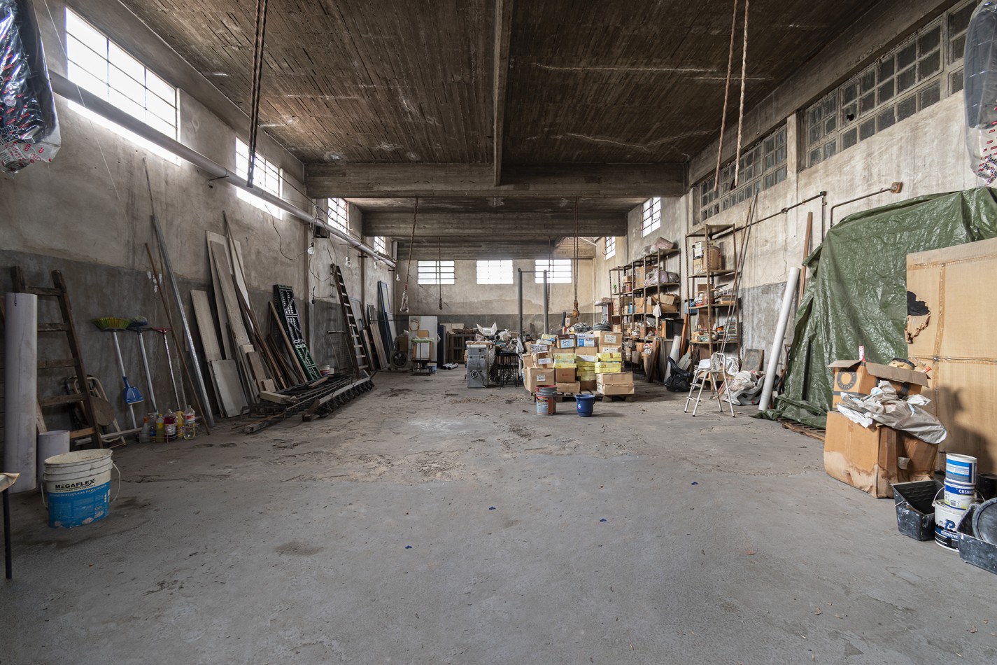 VENTA: Deposito c/oficina y Local -De la Serna al 100- Zona estrategica a 100mts de Av Hipolito Yrigoyen 