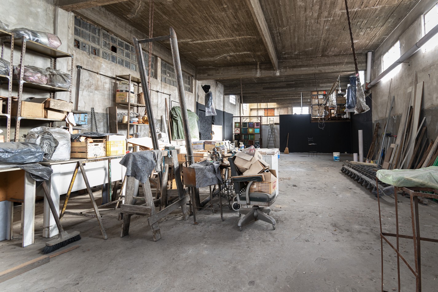 VENTA: Deposito c/oficina y Local -De la Serna al 100- Zona estrategica a 100mts de Av Hipolito Yrigoyen 