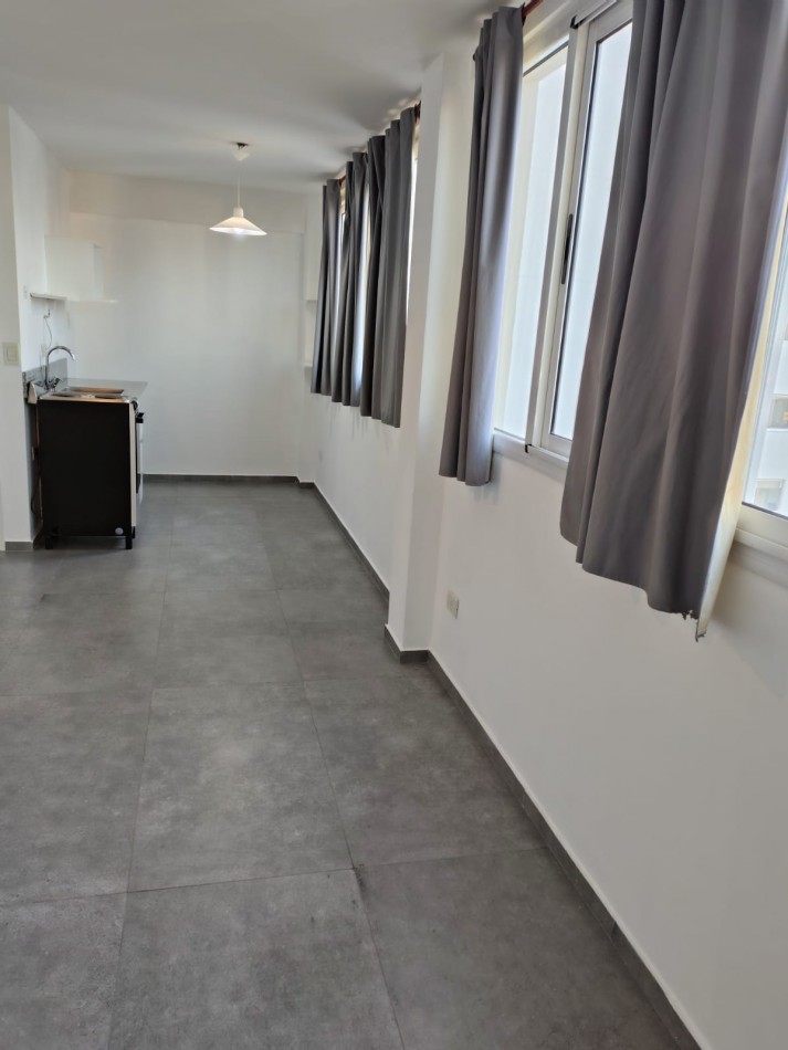 ALQUILER | MONOAMBIENTE LUMINOSO EN PISO ALTO 