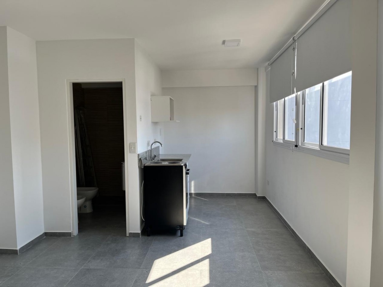VENTA : GRAN OPORTUNIDAD : Monoambiente  de 28 mts2 a mts de Av Mitre