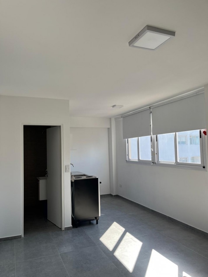 VENTA : GRAN OPORTUNIDAD : Monoambiente  de 28 mts2 a mts de Av Mitre