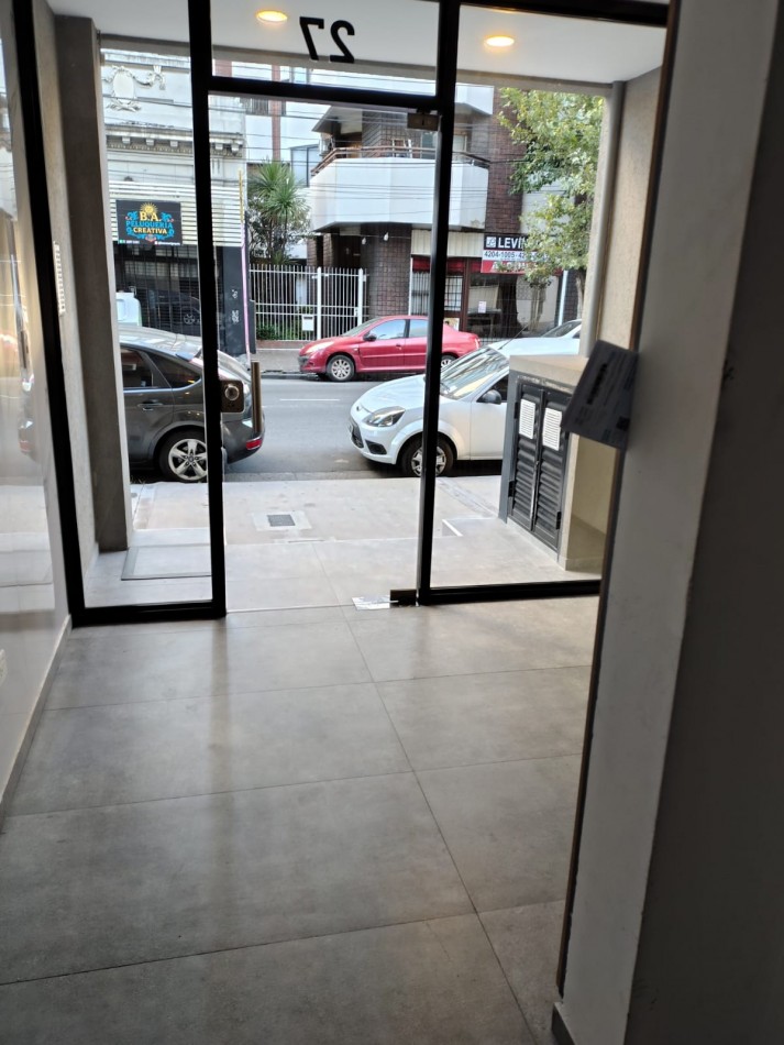 VENTA : GRAN OPORTUNIDAD : Monoambiente  de 28 mts2 a mts de Av Mitre