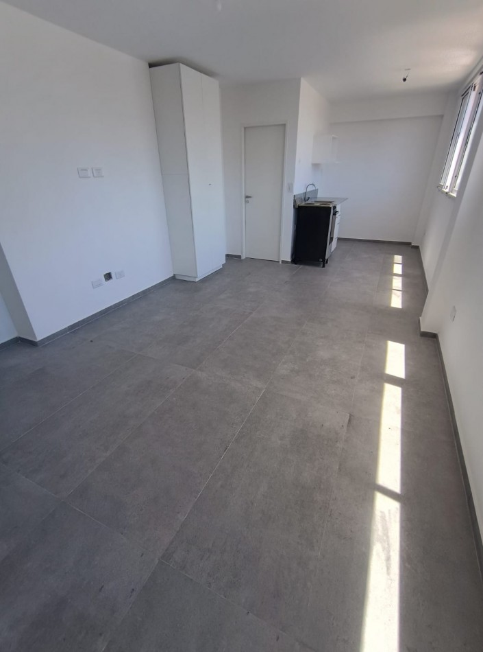 VENTA : GRAN OPORTUNIDAD : Monoambiente  de 28 mts2 a mts de Av Mitre