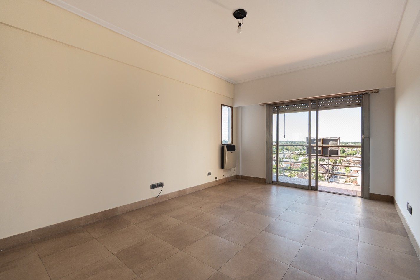 ALQUILER - DEPARTAMENTO 3 AMB FRENTE  ESTACION DE WILDE