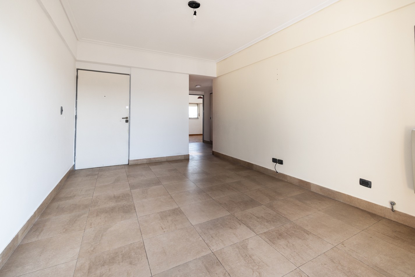 ALQUILER - DEPARTAMENTO 3 AMB FRENTE  ESTACION DE WILDE