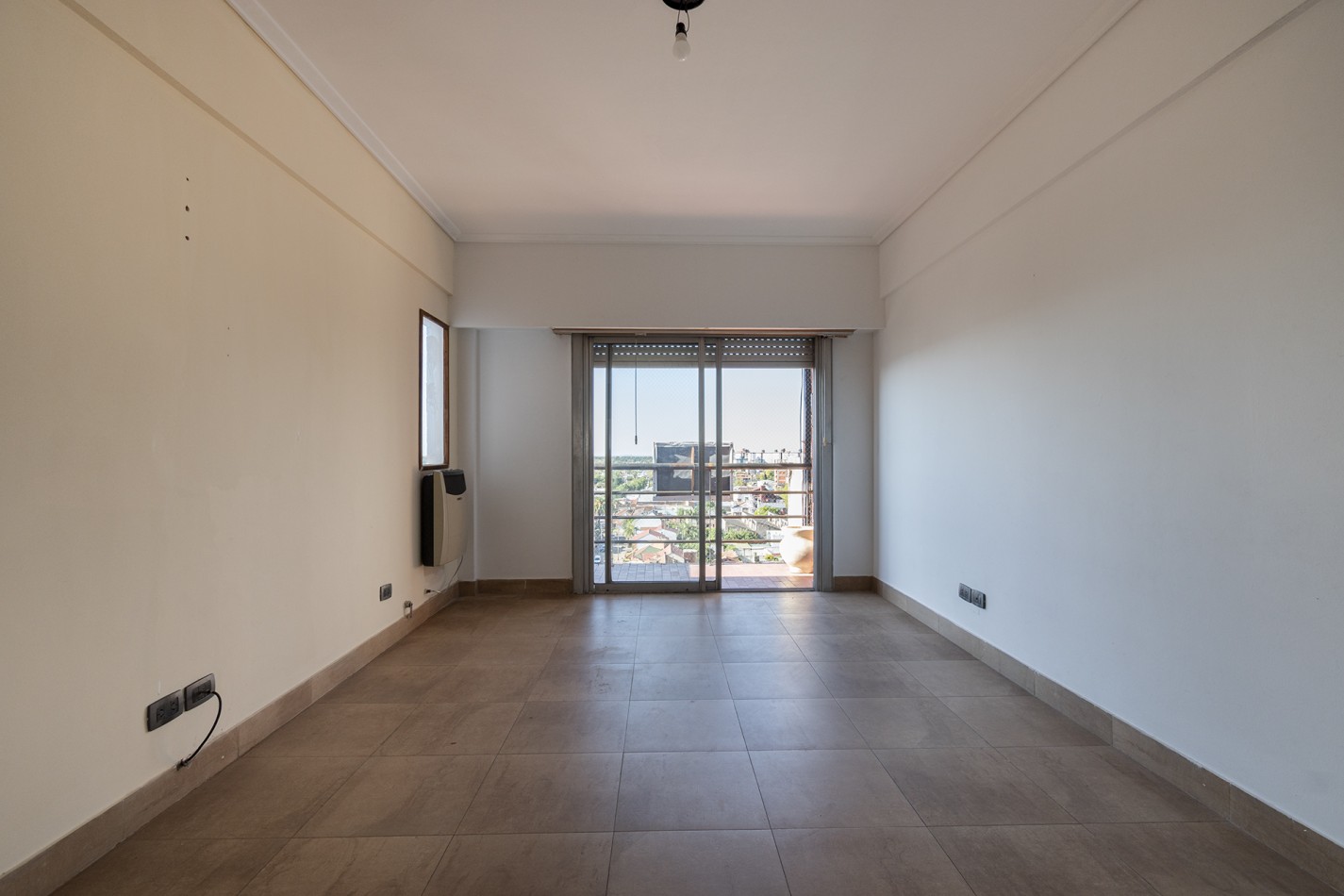 ALQUILER - DEPARTAMENTO 3 AMB FRENTE  ESTACION DE WILDE