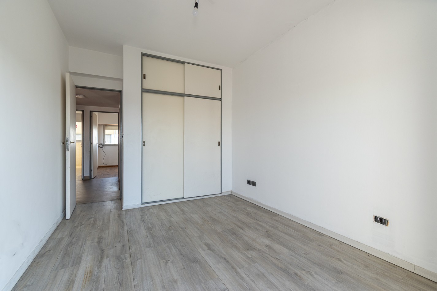 ALQUILER - DEPARTAMENTO 3 AMB FRENTE  ESTACION DE WILDE