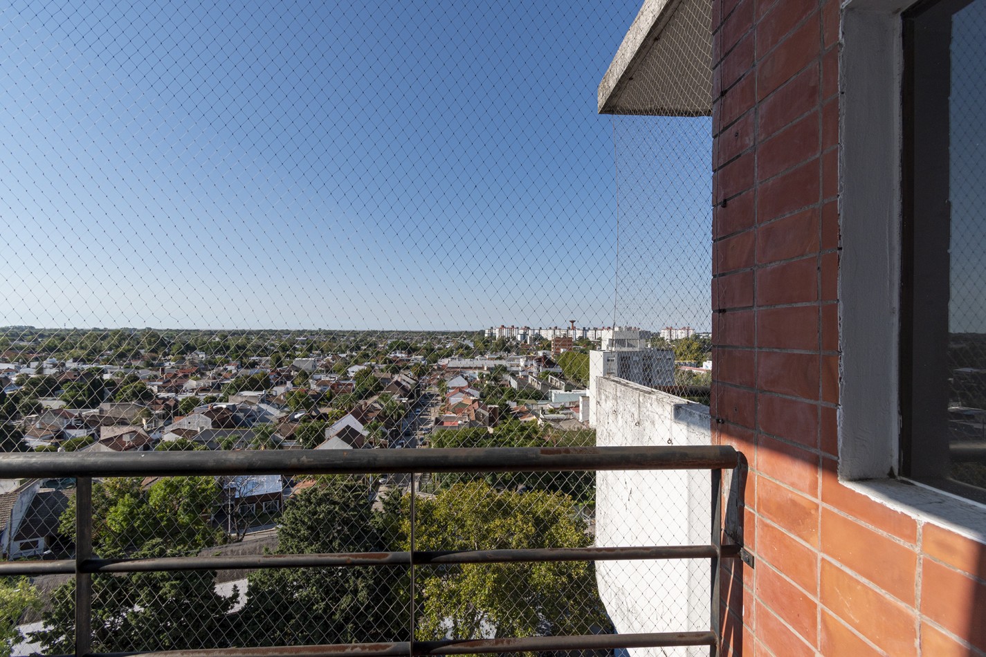 ALQUILER - DEPARTAMENTO 3 AMB FRENTE  ESTACION DE WILDE