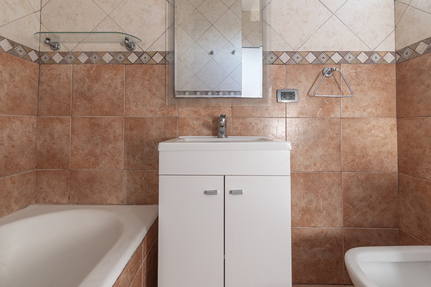 ALQUILER - DEPARTAMENTO 3 AMB FRENTE  ESTACION DE WILDE