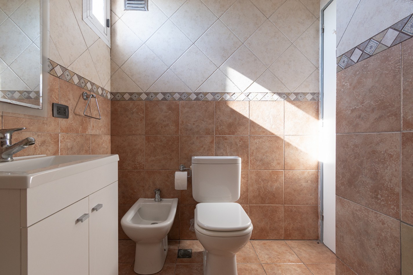 ALQUILER - DEPARTAMENTO 3 AMB FRENTE  ESTACION DE WILDE