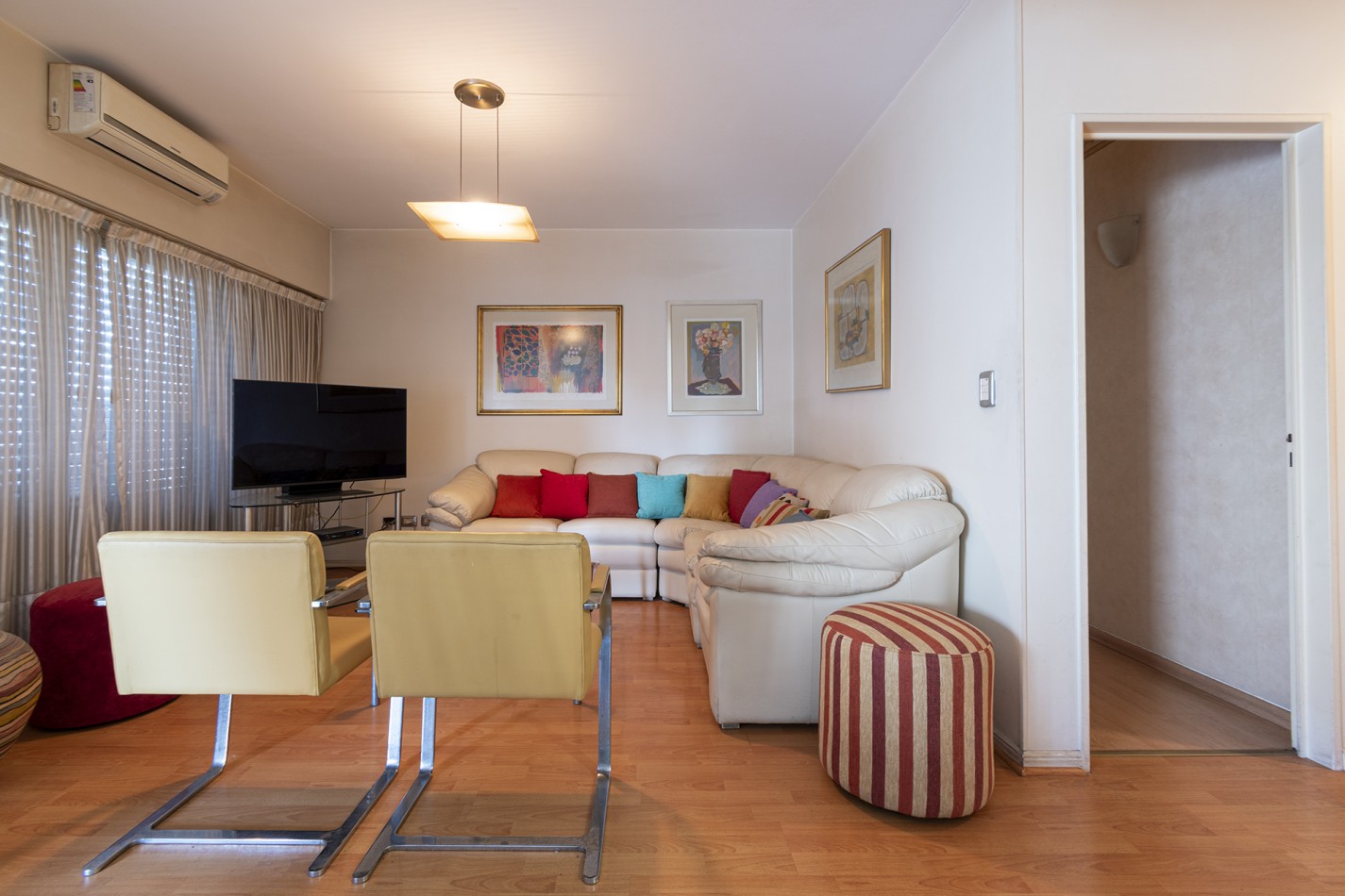 VENTA: DEPARTAMENTO 4 AMB- SEMIPISO C/COCHERA AL FRENTE