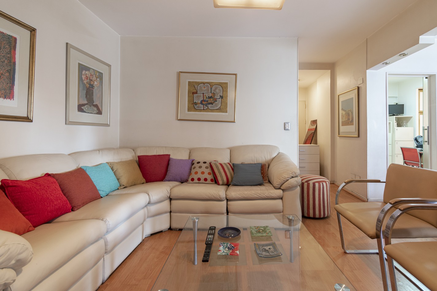 VENTA: DEPARTAMENTO 4 AMB- SEMIPISO C/COCHERA AL FRENTE