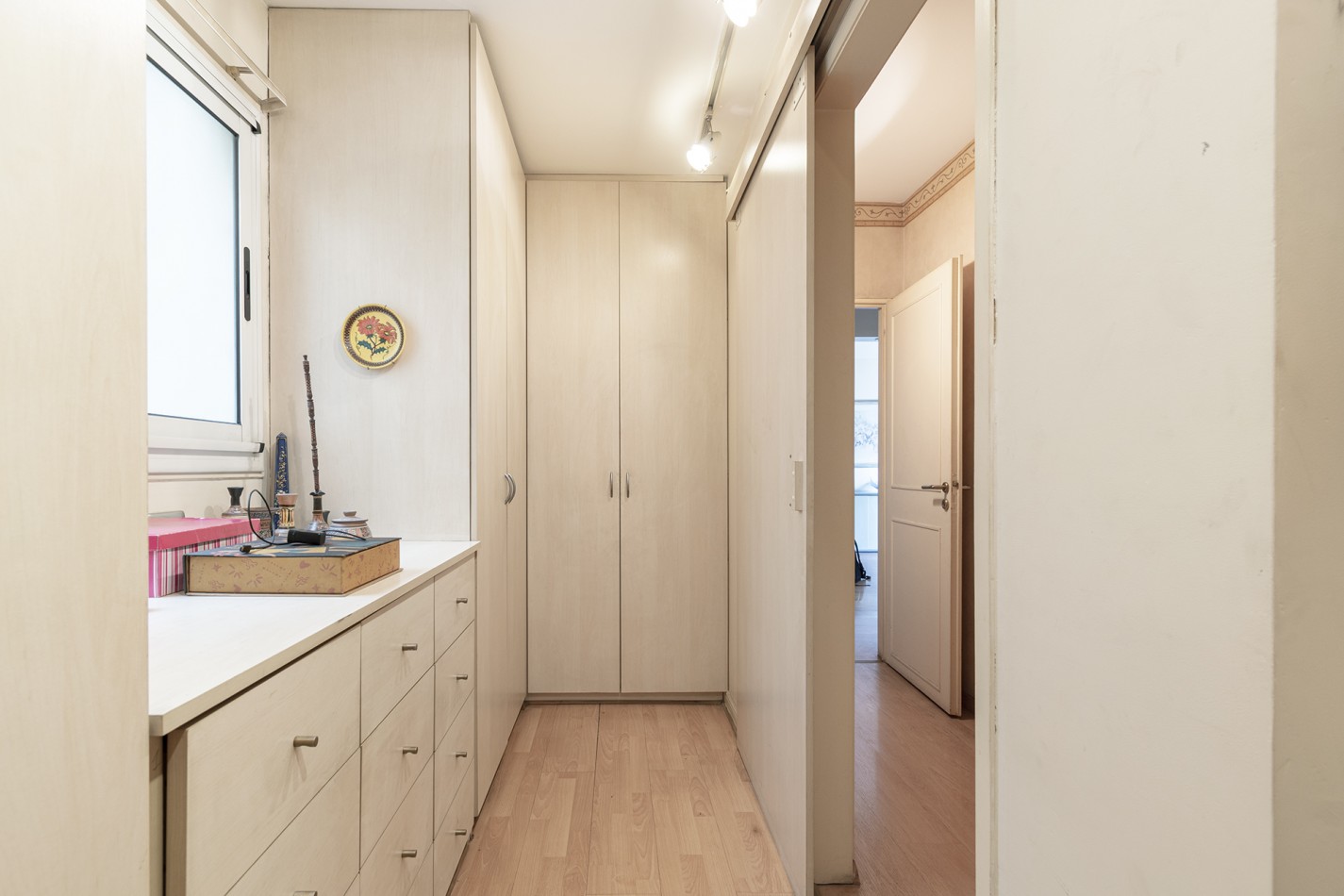 VENTA: DEPARTAMENTO 4 AMB- SEMIPISO C/COCHERA AL FRENTE