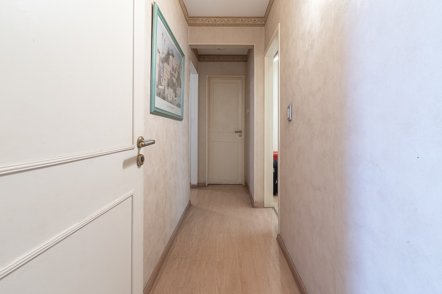 VENTA: DEPARTAMENTO 4 AMB- SEMIPISO C/COCHERA AL FRENTE