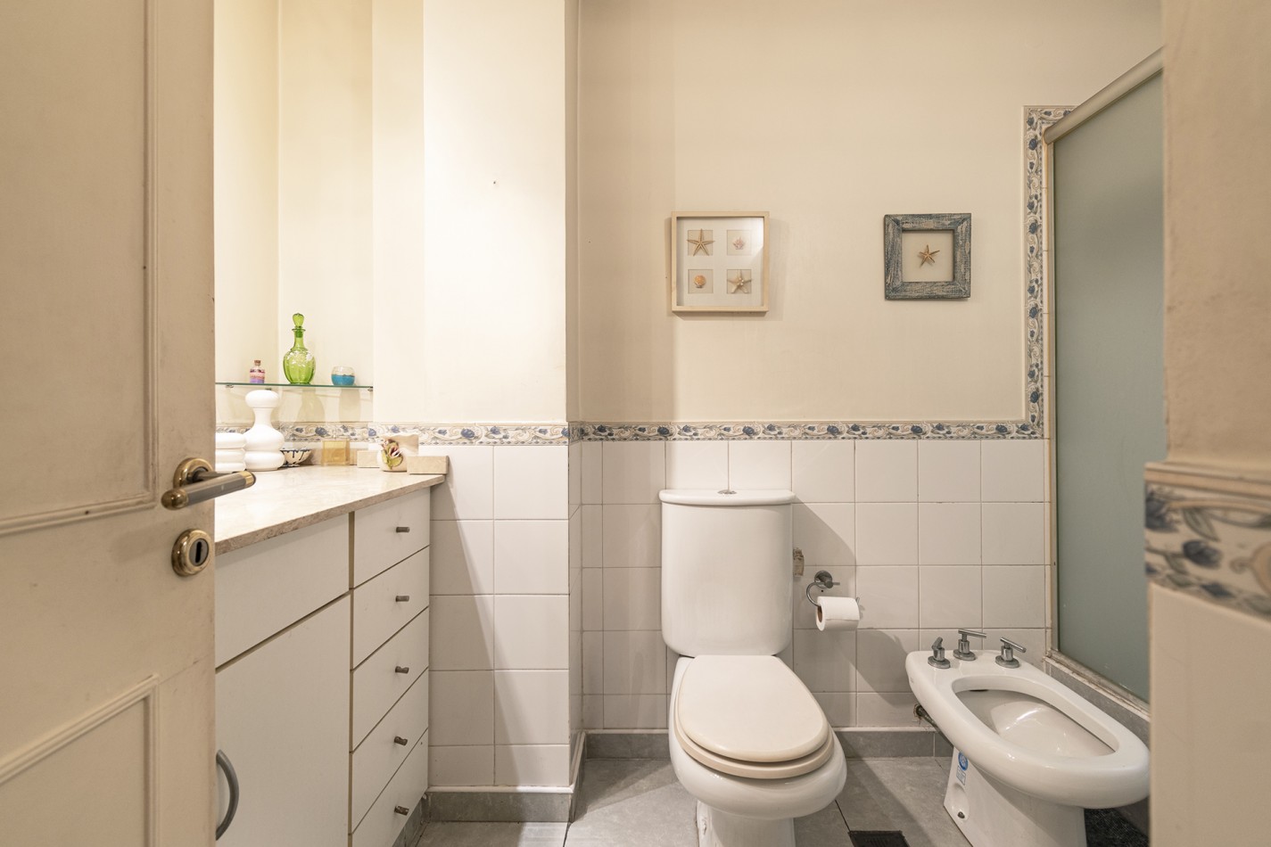 VENTA: DEPARTAMENTO 4 AMB- SEMIPISO C/COCHERA AL FRENTE