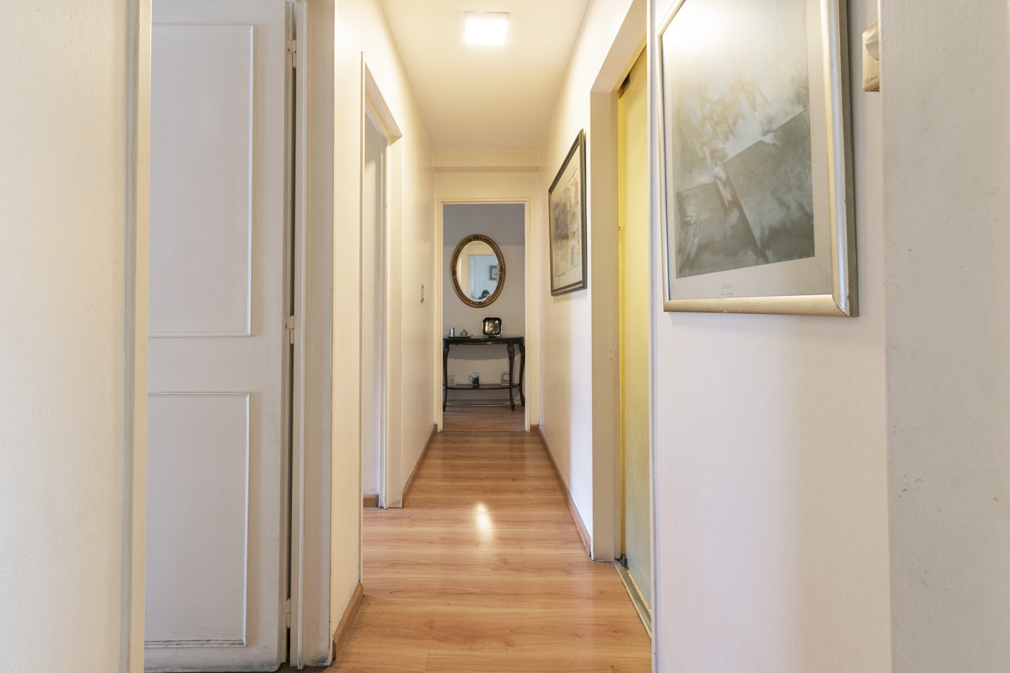 VENTA: DEPARTAMENTO 4 AMB- SEMIPISO C/COCHERA AL FRENTE