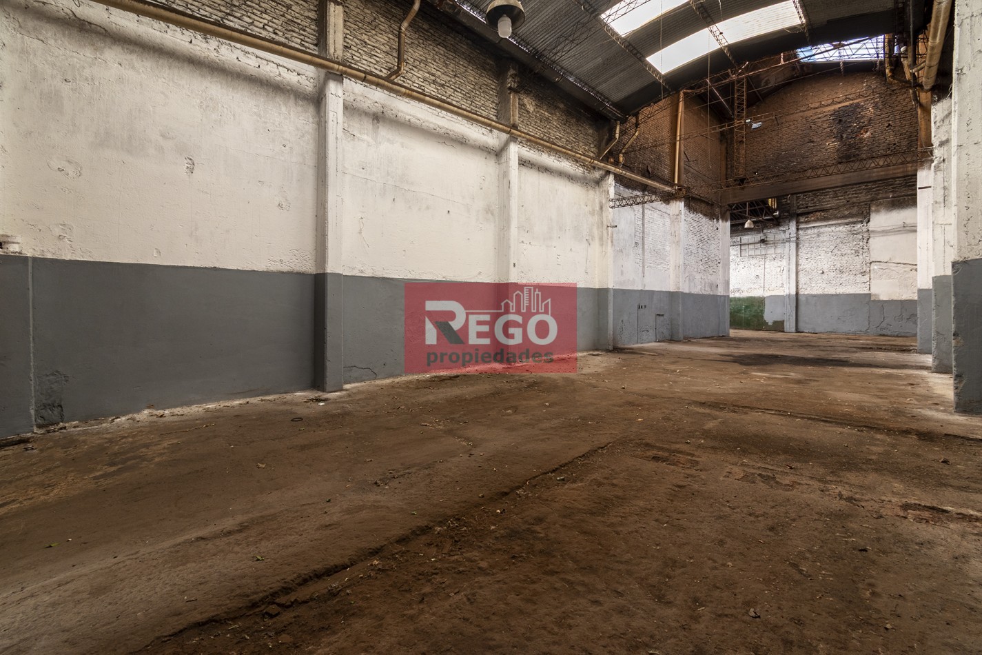 VENTA : EXCELENTE GALPON EN EL CORAZON DE SARANDI