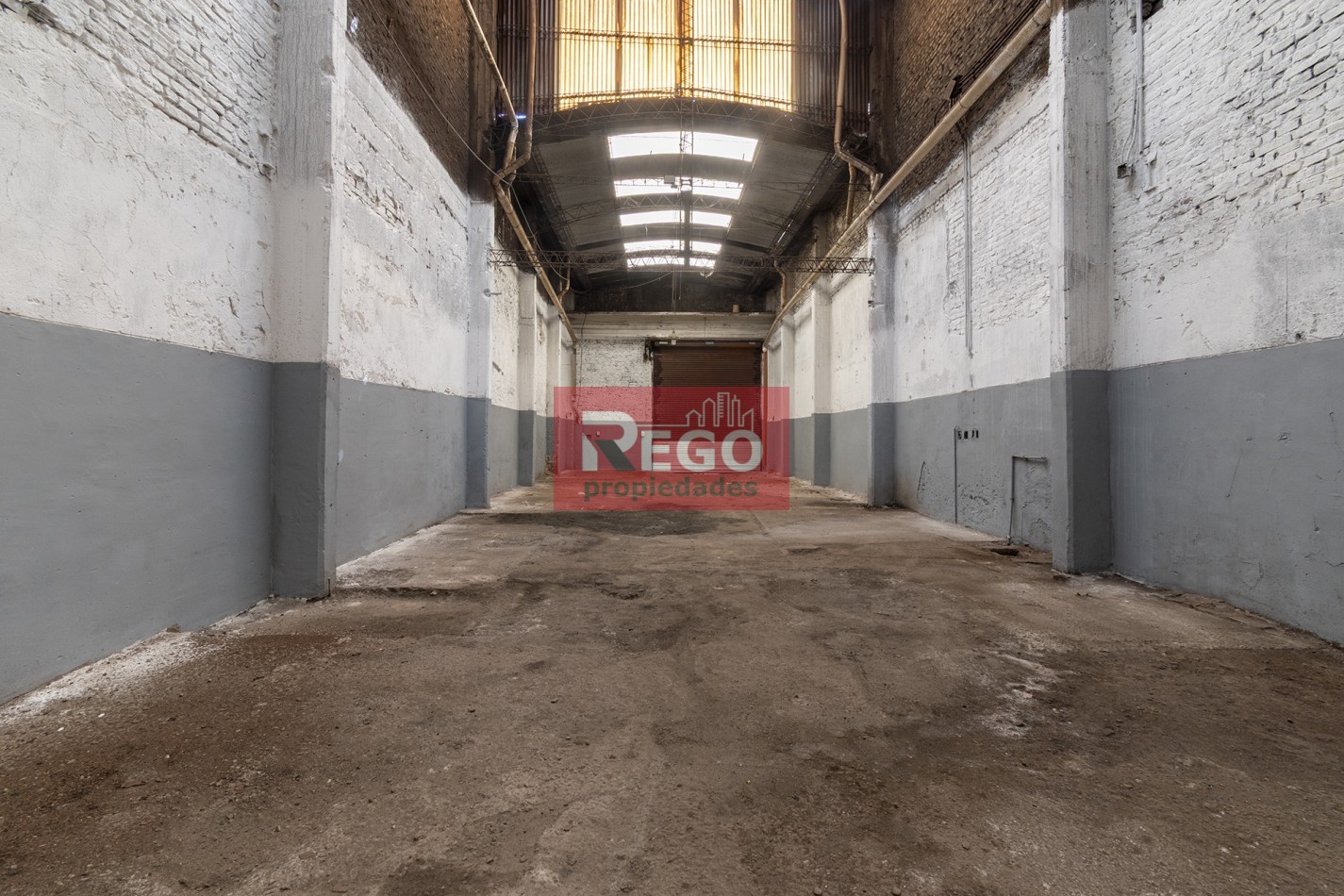 VENTA : EXCELENTE GALPON EN EL CORAZON DE SARANDI